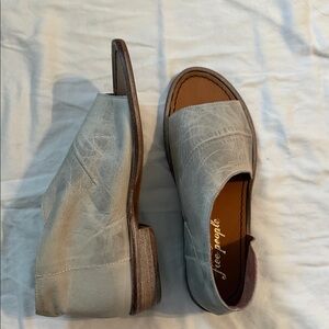 Free People Light Gray Open-Toe Leather Flats